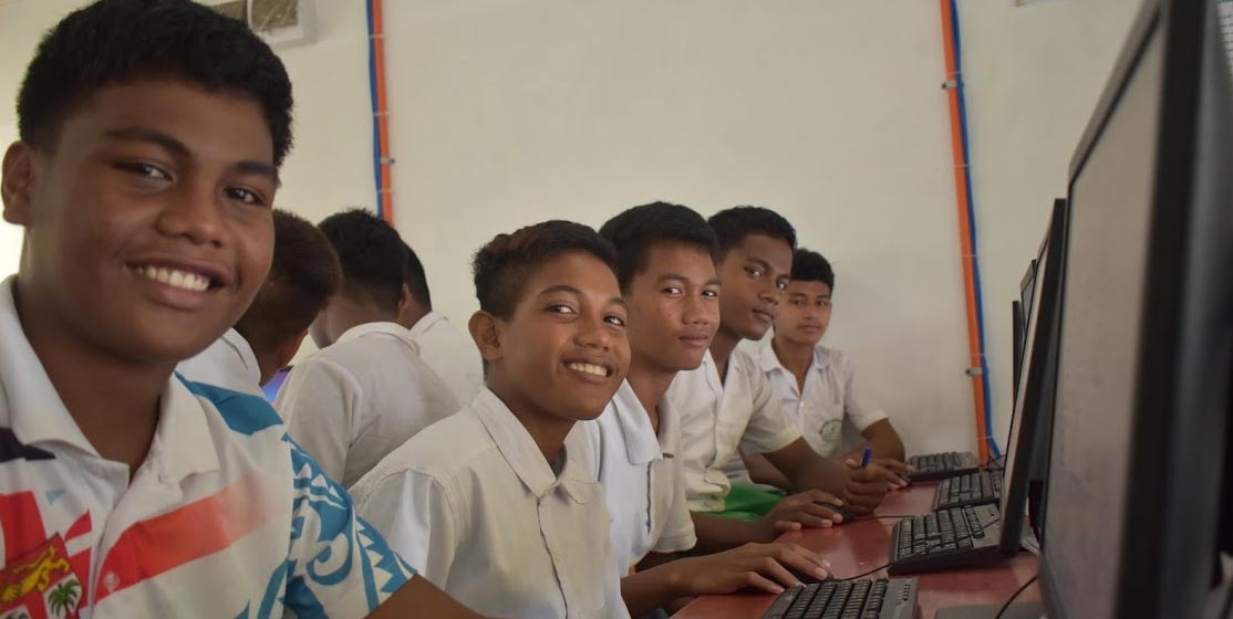 School children using Kacific satellite internet_Tuvalu