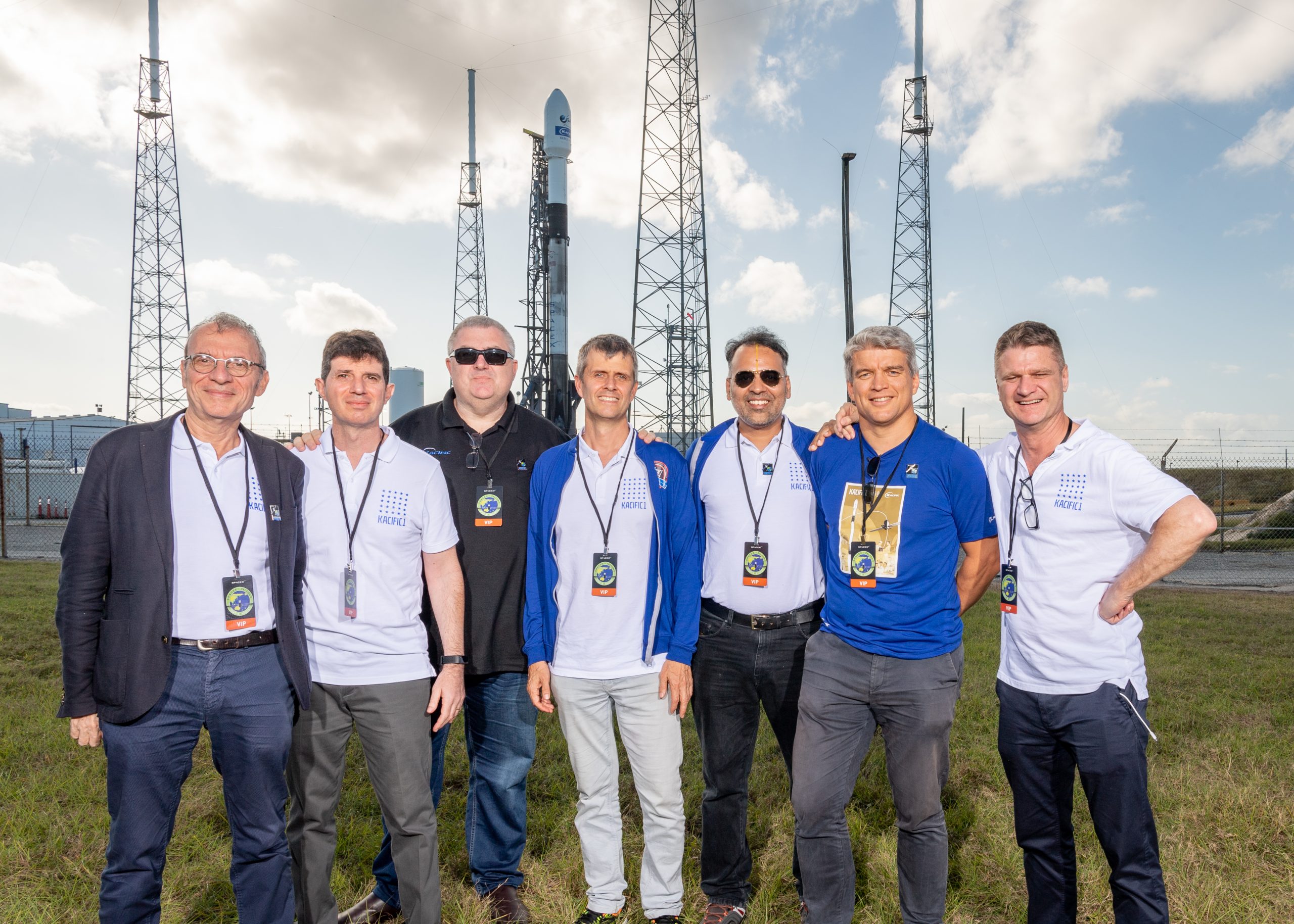 The Kacific Team in front of the Kacific-JSAT payload.